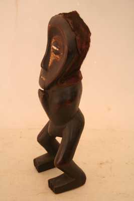 Lega (statue), d`afrique : Rép.démoncratique du Congo., statuette Lega (statue), masque ancien africain Lega (statue), art du Rép.démoncratique du Congo. - Art Africain, collection privées Belgique. Statue africaine de la tribu des Lega (statue), provenant du Rép.démoncratique du Congo., 1382/5465.Statue qui représente Kalulu ka Mpito,une petite vieille femme avec le chapeau Mpito(bois,peau de singe,pigment noir,caolin)et qui est morte en mangeant des morceaux de bananes que Kamukobania,le petit perturbateur a copées(voir P.122 Lega
de Daniel Biebuyk)(Verwilghen Léon). art,culture,masque,statue,statuette,pot,ivoire,exposition,expo,masque original,masques,statues,statuettes,pots,expositions,expo,masques originaux,collectionneur d`art,art africain,culture africaine,masque africain,statue africaine,statuette africaine,pot africain,ivoire africain,exposition africain,expo africain,masque origina africainl,masques africains,statues africaines,statuettes africaines,pots africains,expositions africaines,expo africaines,masques originaux  africains,collectionneur d`art africain